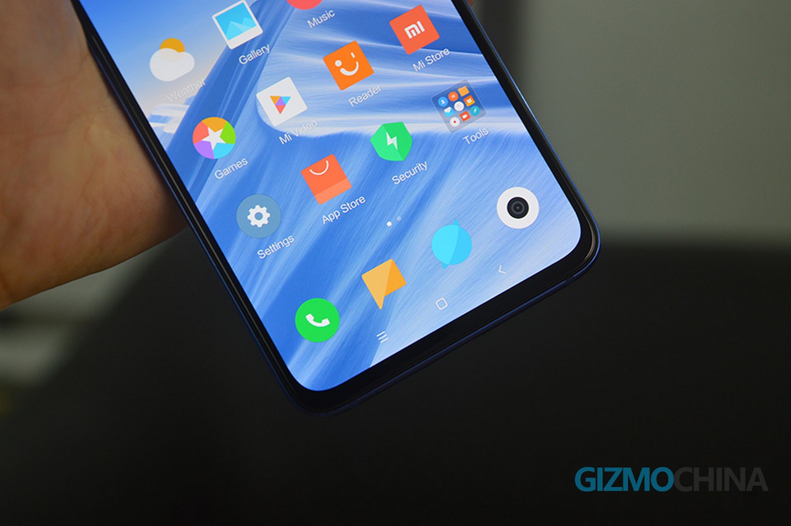 Xiaomi Mi 9 Hands On: Premium Curved Design meets Affordable Pricing ...