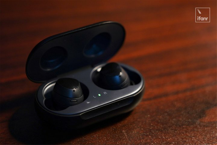 Что лучше galaxy buds или airpods