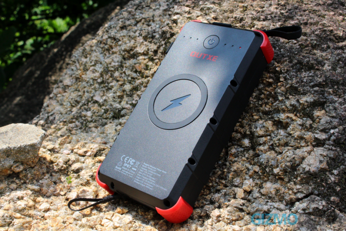 OUTXE W20 Waterproof Wireless Solar Power Bank Review: Handy And Safe ...