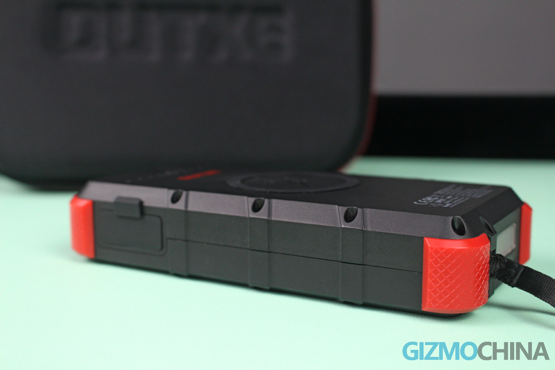 OUTXE W20 Waterproof Wireless Solar Power Bank Review: Handy And Safe ...