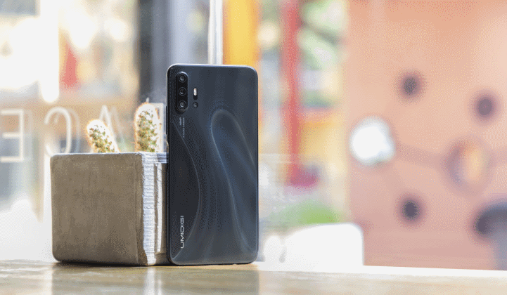 UMIDIGI F2 will amaze your friends with its colors and Holographic