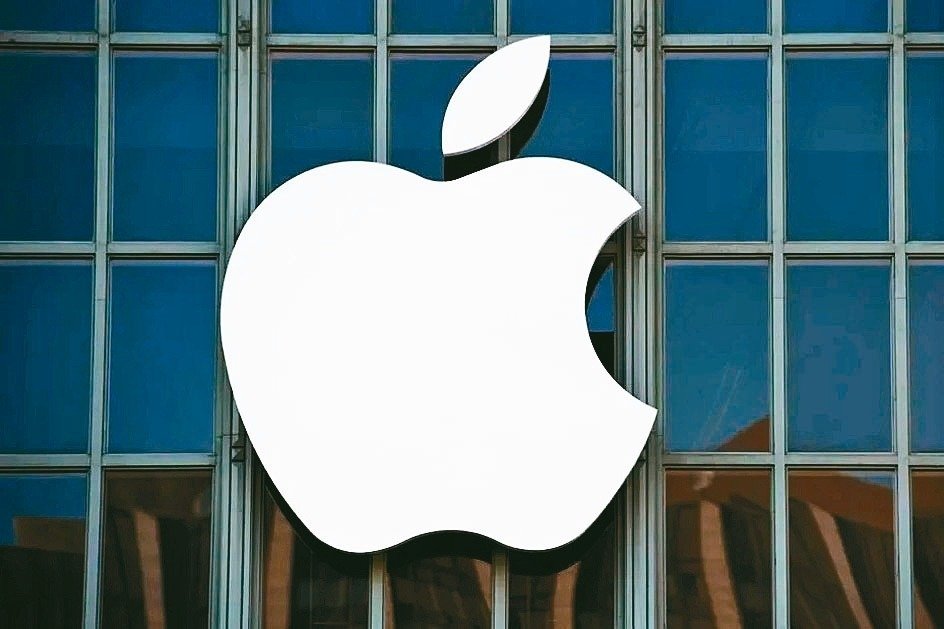 Apple Countersues 'Fortnite' Maker Epic Games, Seeks Punitive Damages - WSJ