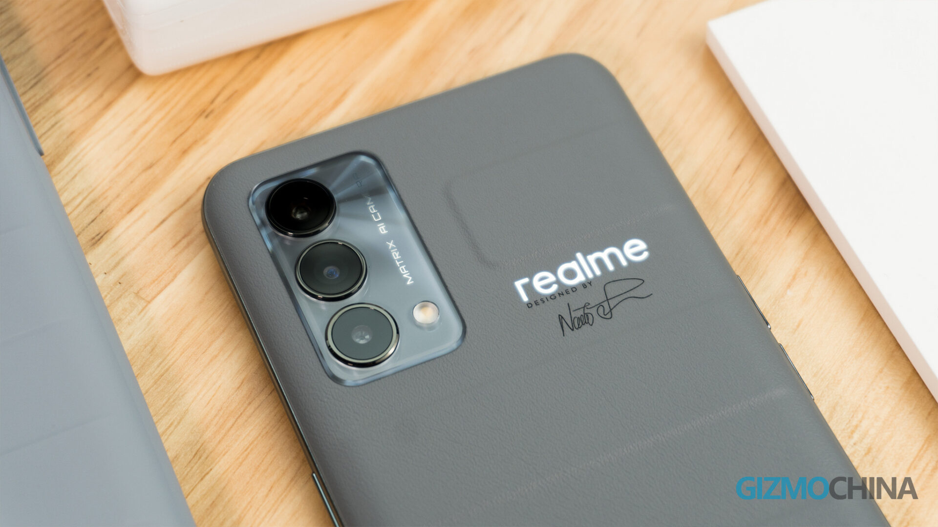 Realme master edition отзывы. Realme gt Master Explorer Edition бежевый. Realme gt Master Edition перламутровый фото. Фото со смартфонаrealme gt Master Edition 8/256 ГБ.