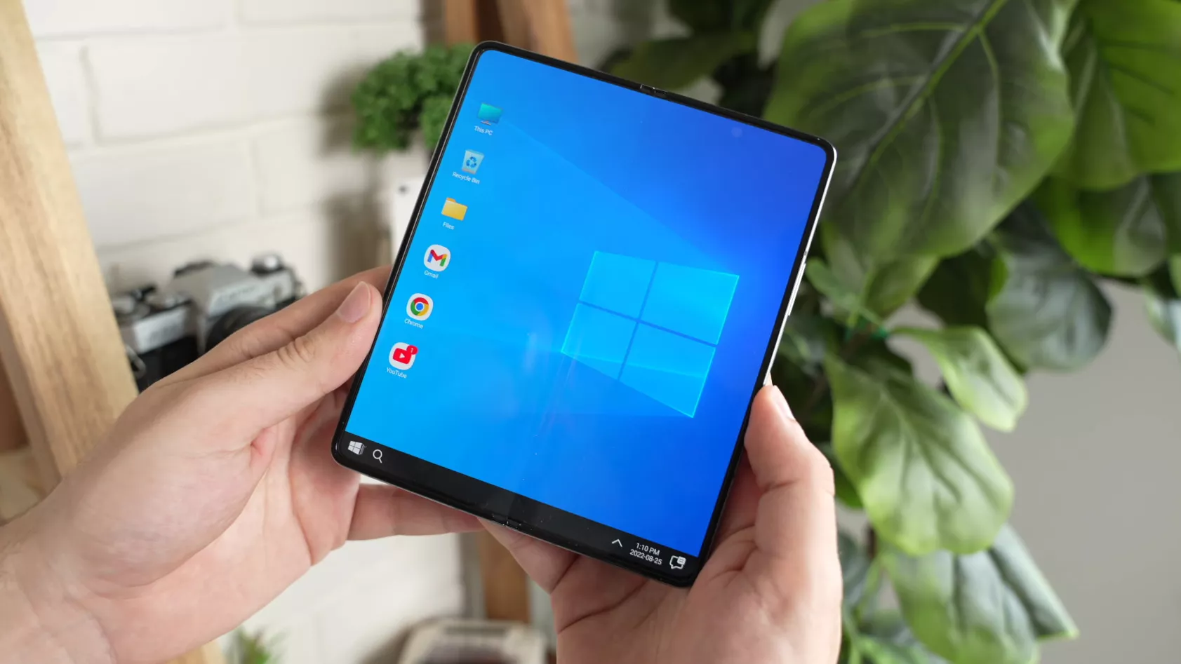 YouTuber transforms the Galaxy Z Fold 4 into a Windows phone - Gizmochina