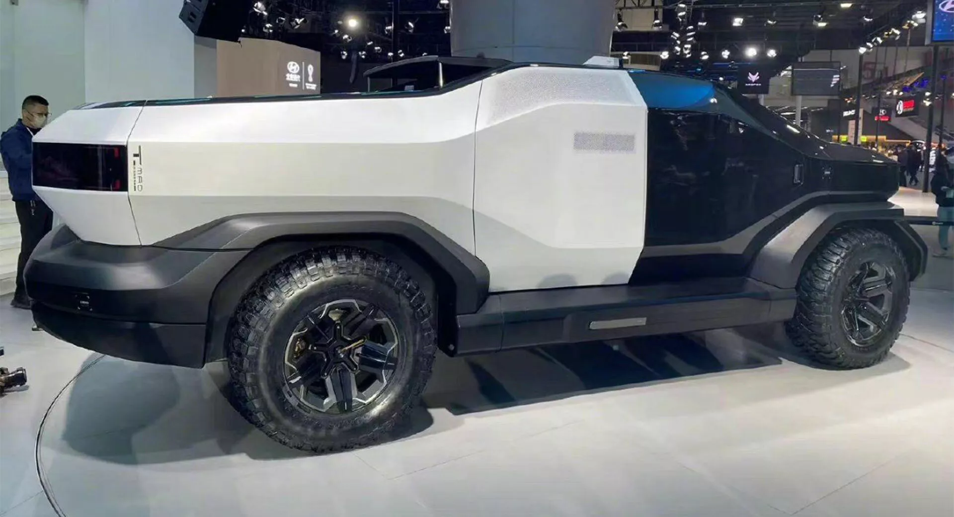 Iat T Mad Ev With A Km Range Showcased As China S Response To Tesla S Cybertruck Gizmochina