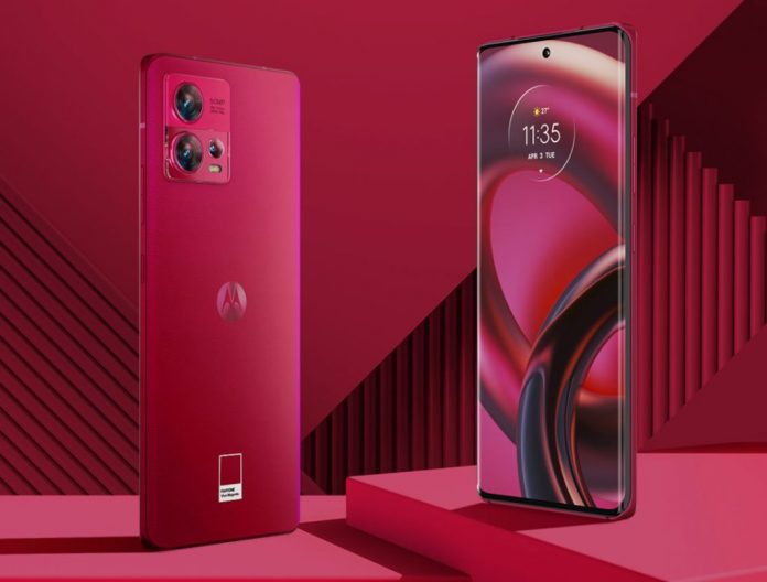 Motorola Edge 30 Fusion Viva Magenta edition relaunched at 50th