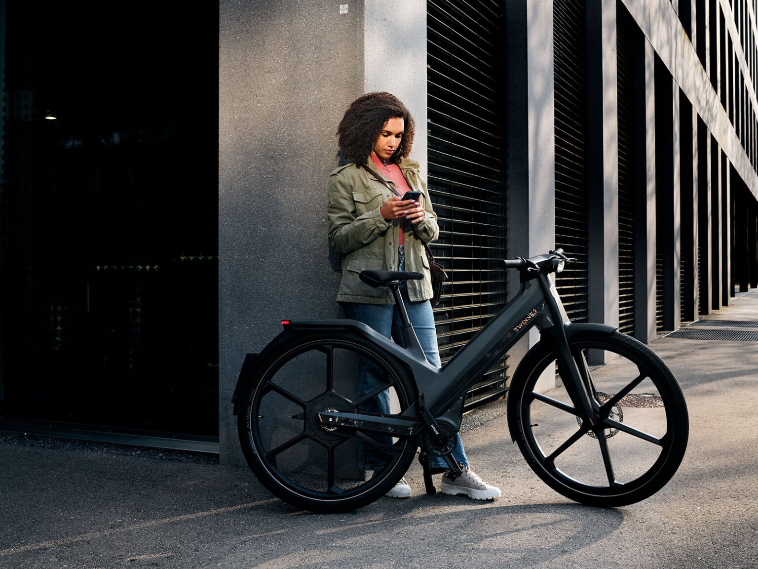 Thomus TWINNER T11 Pro e-bike with a top speed of 45km/h & optional  rearview camera launched - Gizmochina