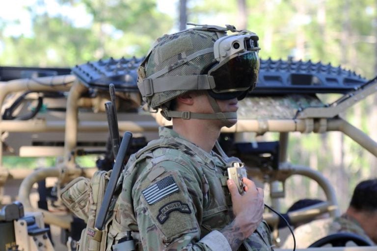 Microsoft builds upgraded HoloLens Combat Goggles for the US Army ...