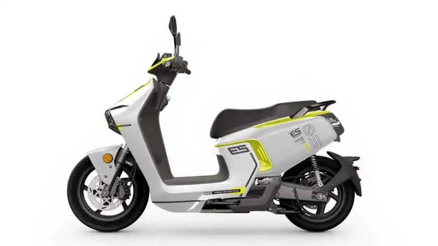 CSC ES5 electric scooter with loads of tech features and a top speed of ...