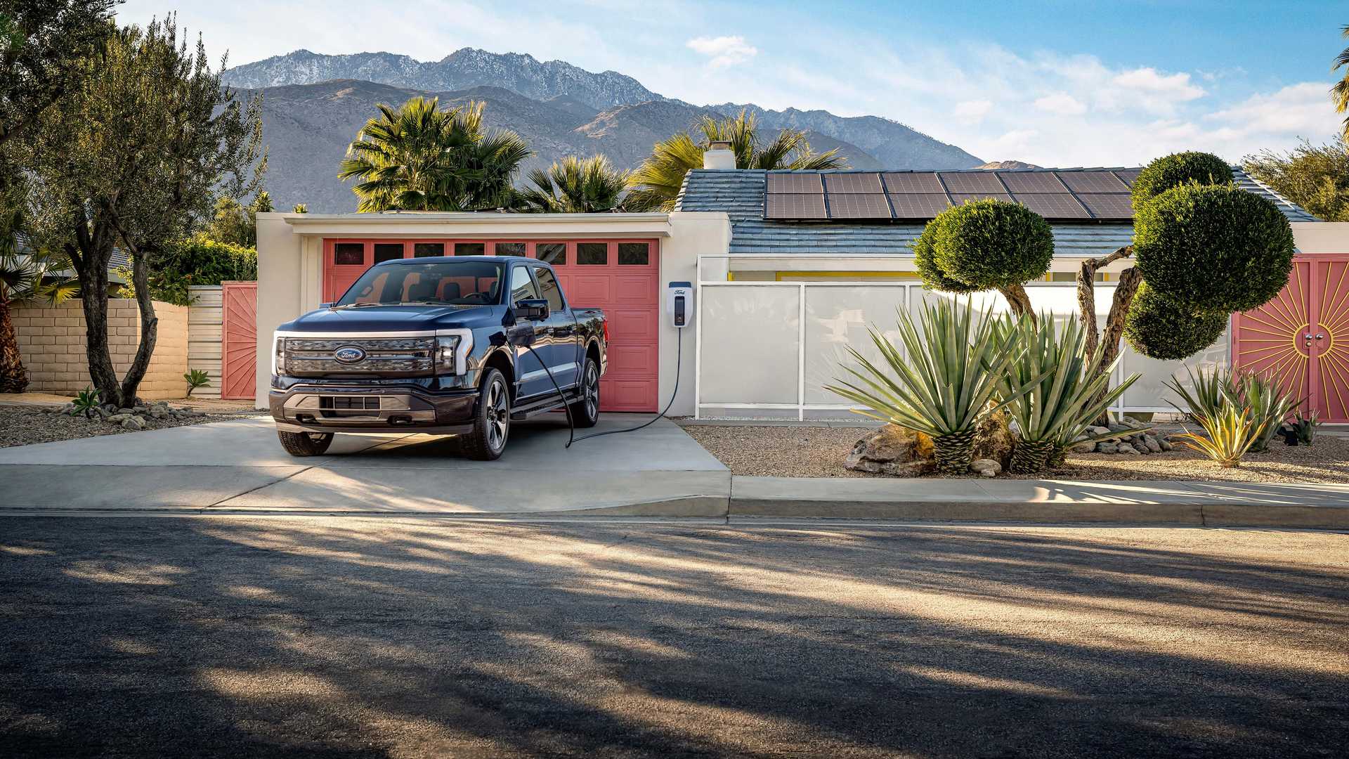 Ford Pro Is Paving The Way For The Future Of Commercial EV Charging   Ford F 150 Lightning With Ford Intelligent Backup Power 