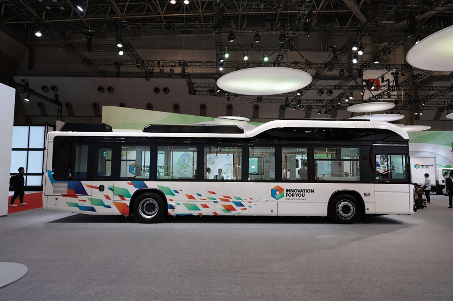 Isuzu unveils the Erga EV bus as the world’s first battery-electric ...