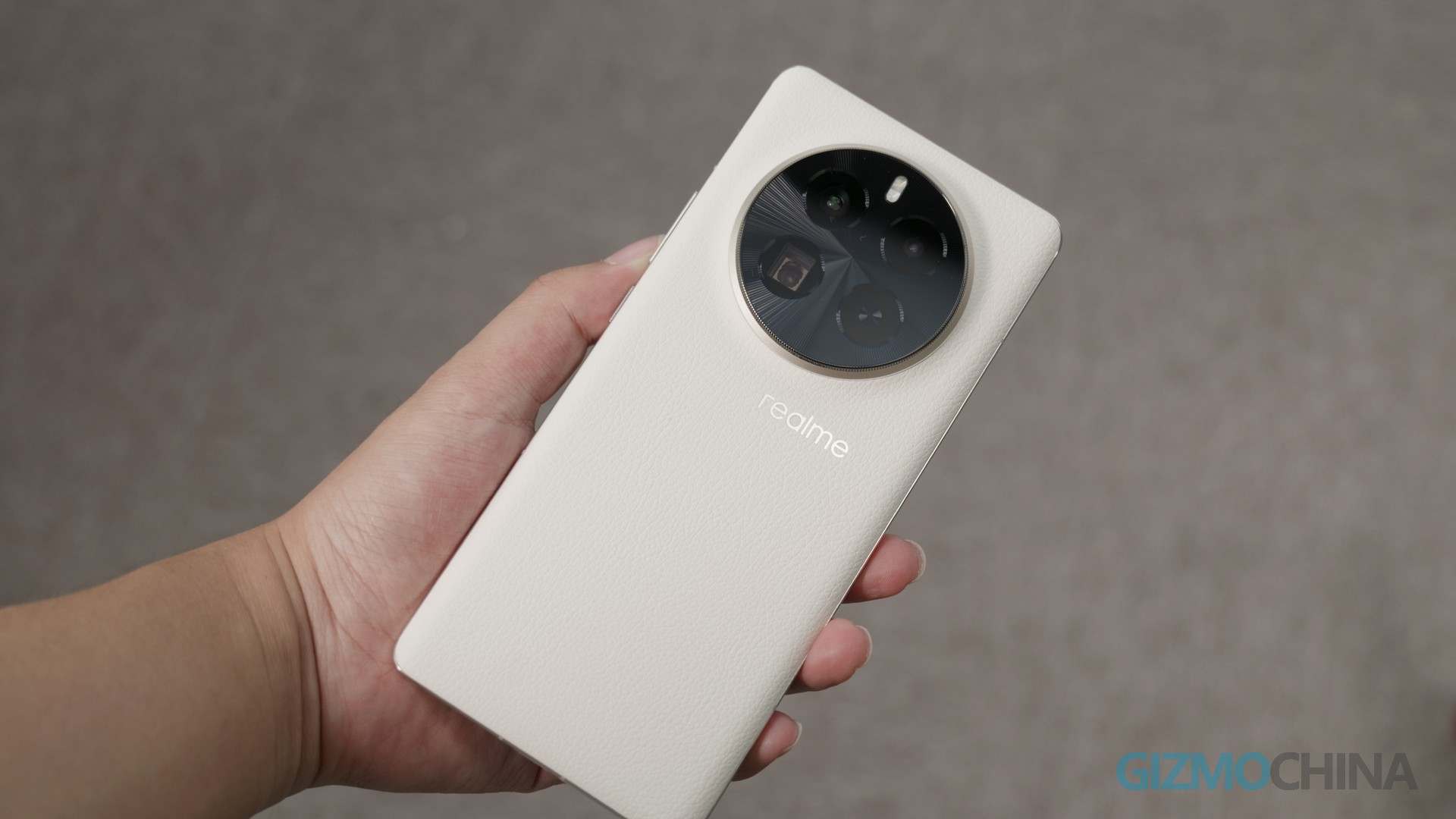 Realme GT5 Pro Review: Flagship dream for budget-conscious users - Yanko  Design