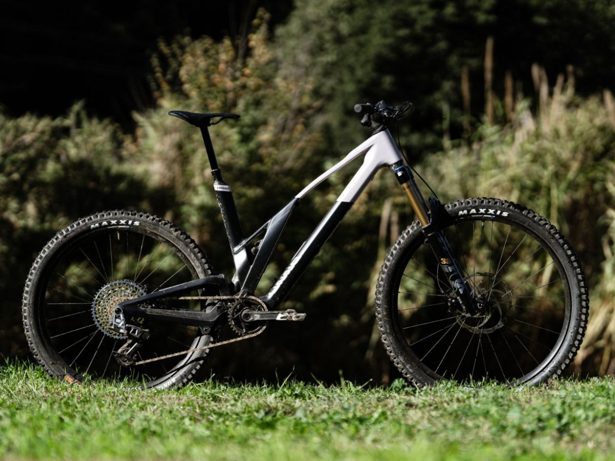 UNNO IKKI lightweight electric enduro bike with a full suspension