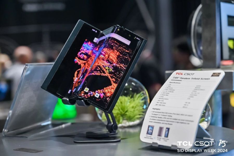 TCL shows the world’s first functional tri-foldable phone at SID 2024